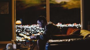 都是陌生人 photo