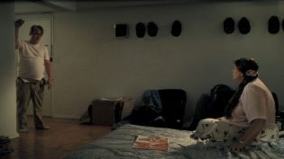 爱我就让我快乐 photo