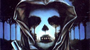 公园旁的凶屋 photo