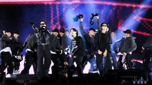 防弹少年团：稍待未来 photo