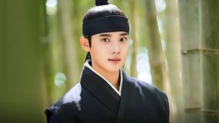 王后伞下 photo
