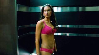 窗台上的男人 photo