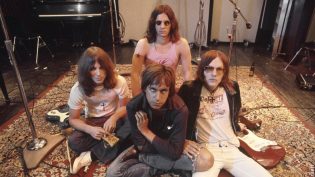 给我危险 photo