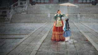 王后伞下 photo