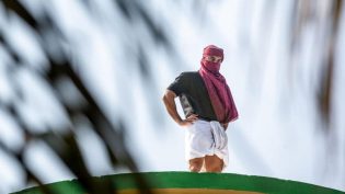 闪电重生 photo