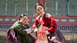 王后伞下 photo