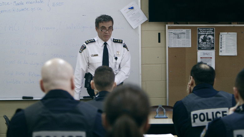 Résistance : la police face au mur photo
